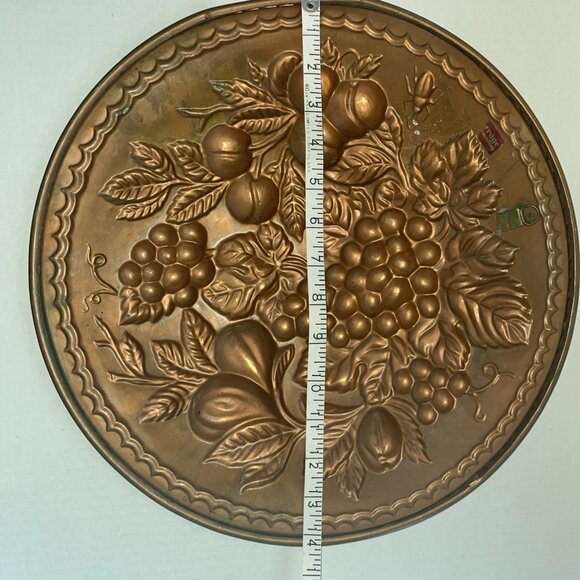 Vintage Peerage Brass Plate Wall Hanging Made in England 14” Embossed Repoussé - Picture 2 of 7